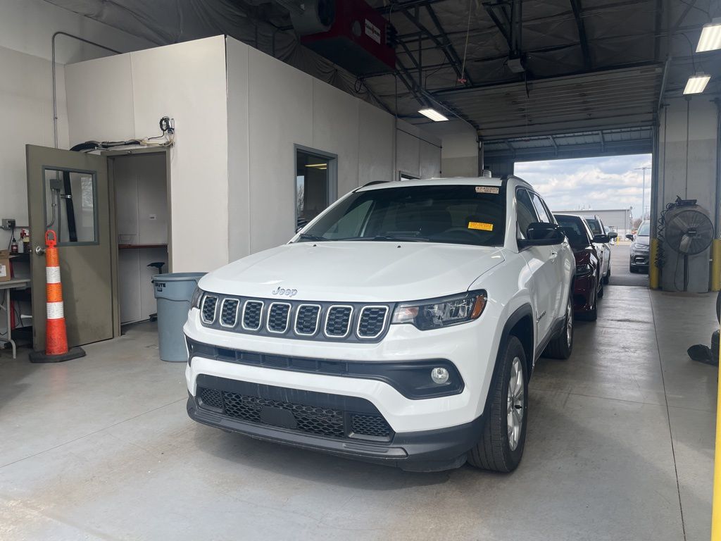 Bright White Clearcoat 2025 Jeep Compass Latitude 4WD SUV / Crossover Four-Wheel Drive 8-Speed Automatic