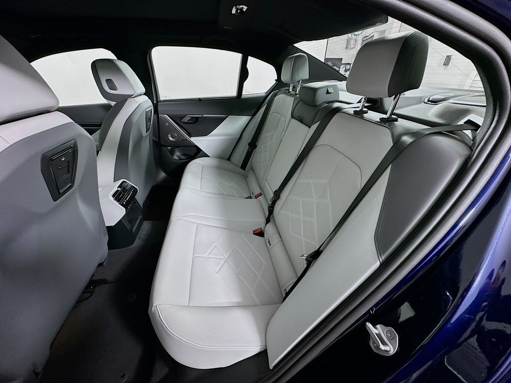 Thumbnail: 2026 BMW 5 Series - 17