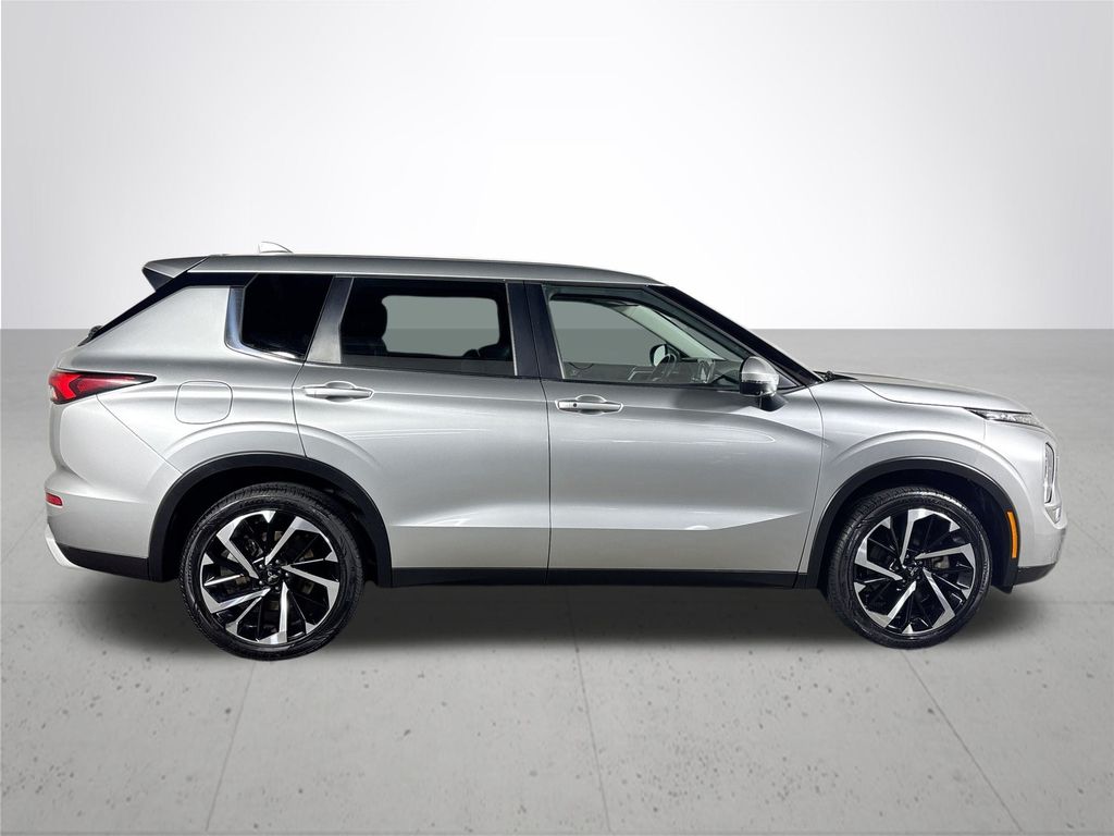 2023 Mitsubishi Outlander SE