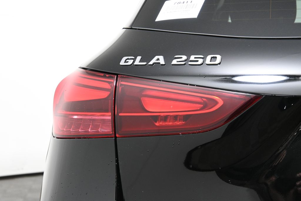 2025 Mercedes-Benz GLA 250 4MATIC 12