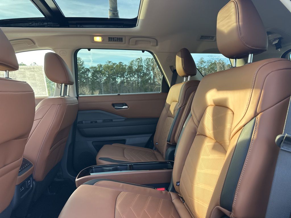2025 Boulder Gray Pearl Nissan Pathfinder Platinum FWD SUV