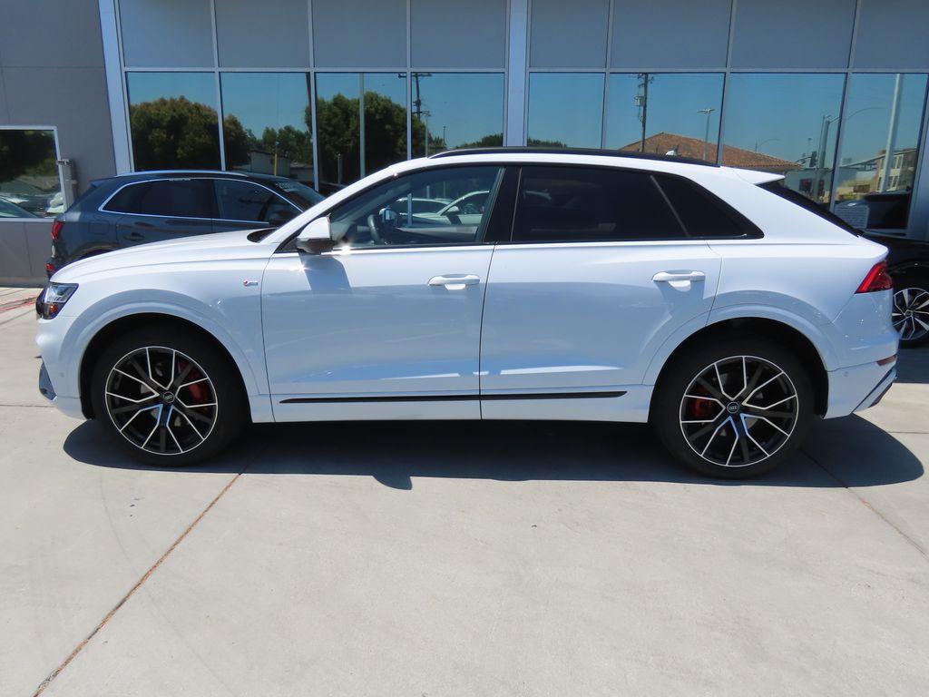 Thumbnail: 2021 Audi Q8 - 2