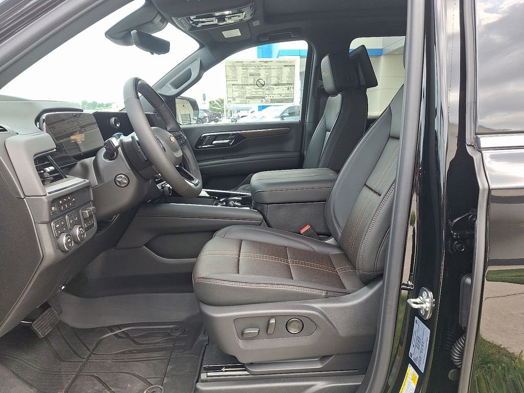 Thumbnail: 2026 Chevrolet Suburban - 6