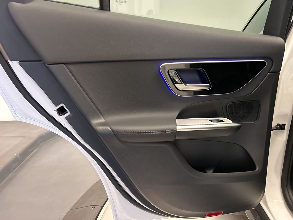 Thumbnail: 2025 Mercedes-Benz GLC - 23