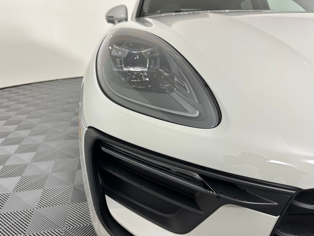 Thumbnail: 2026 Porsche Macan - 9