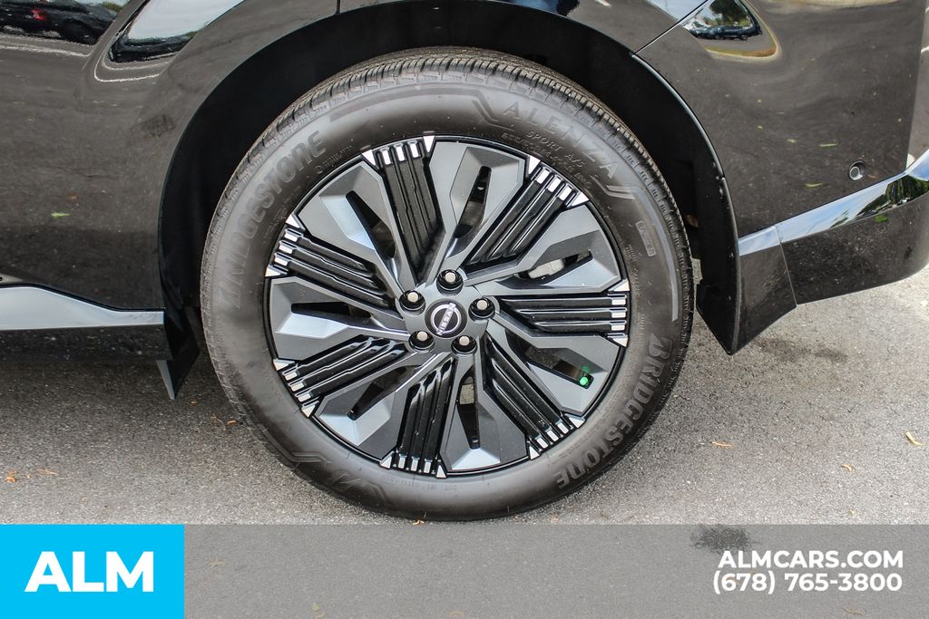 Used 2025 Black Nissan Platinum image 16