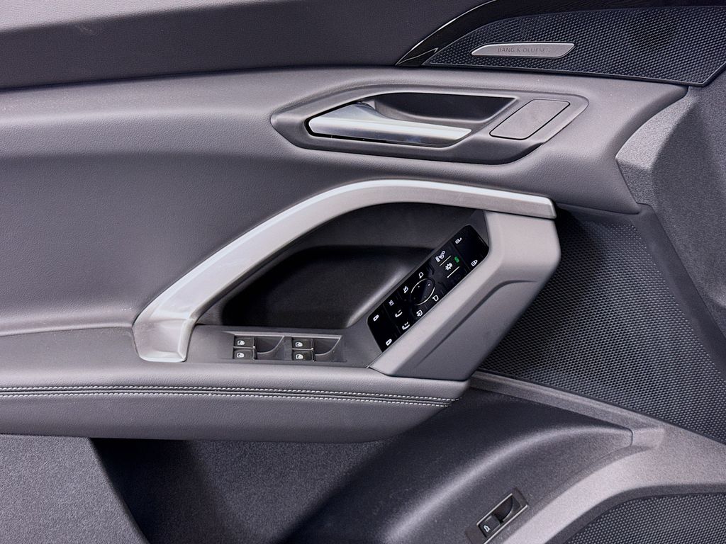 Thumbnail: 2025 Audi Q5 - 22