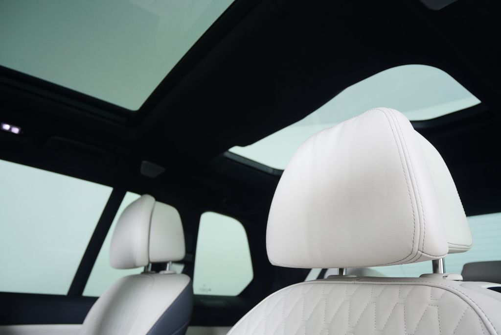 Thumbnail: 2024 BMW X7 - 18