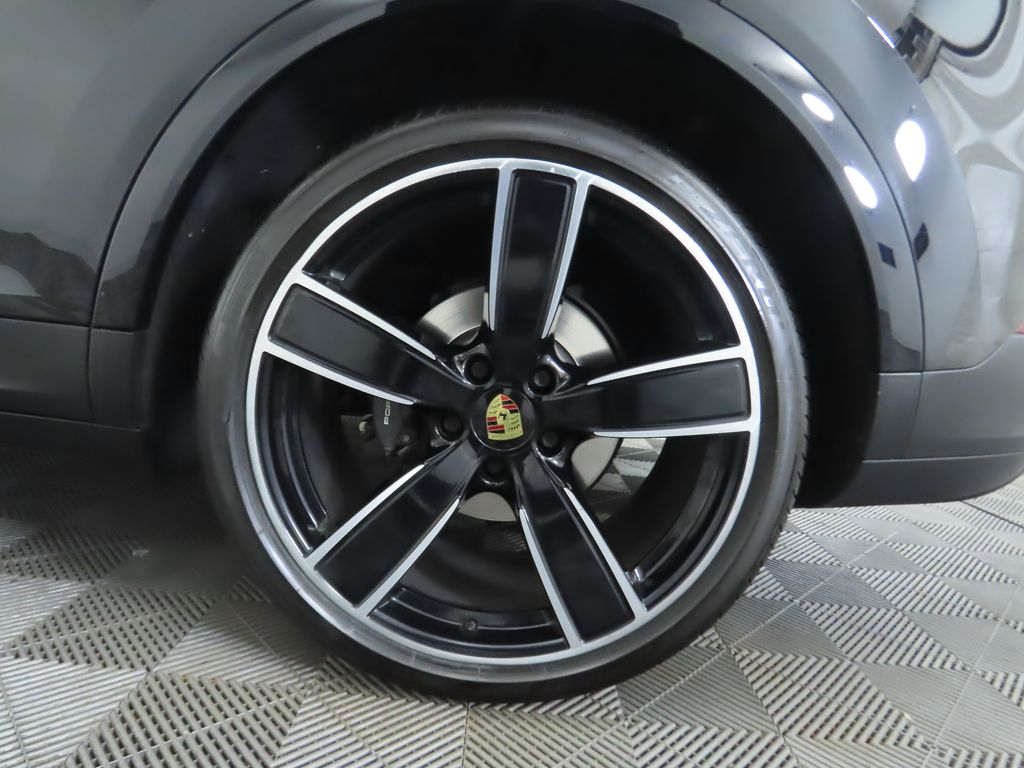 Thumbnail: 2019 Porsche Cayenne - 32