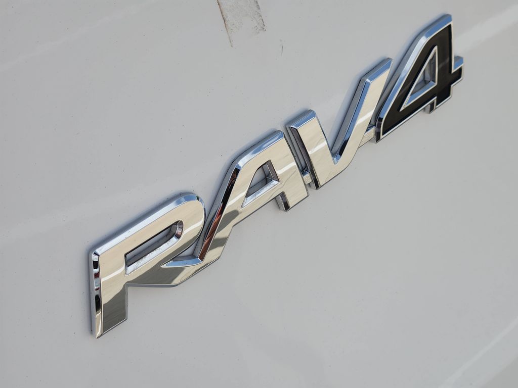 2016 Toyota RAV4 XLE White at Baytown Hyundai