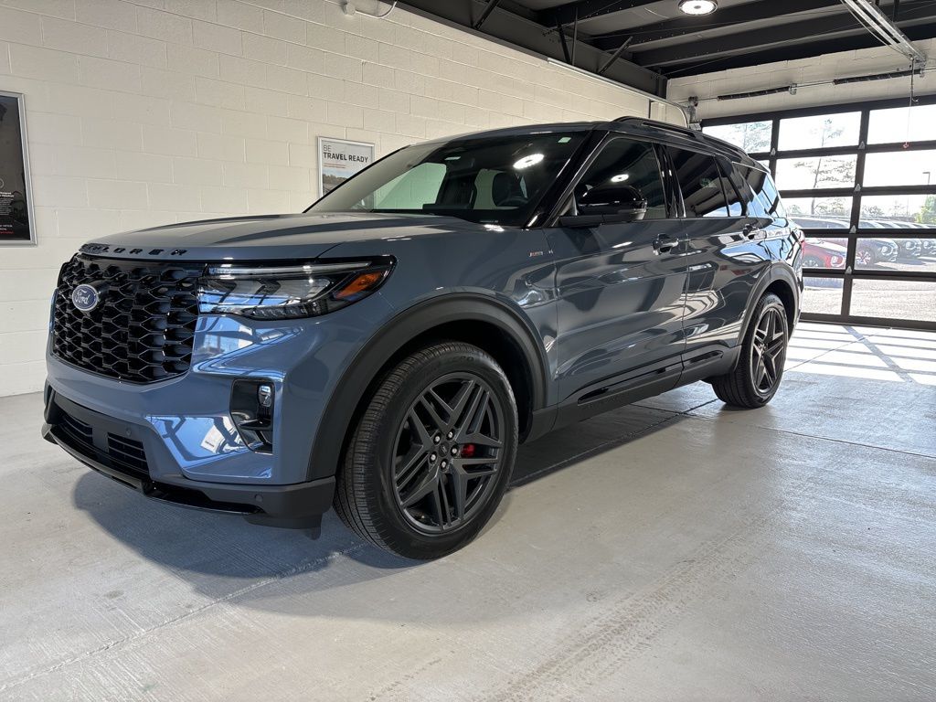 2025 Ford Explorer ST-Line RWD