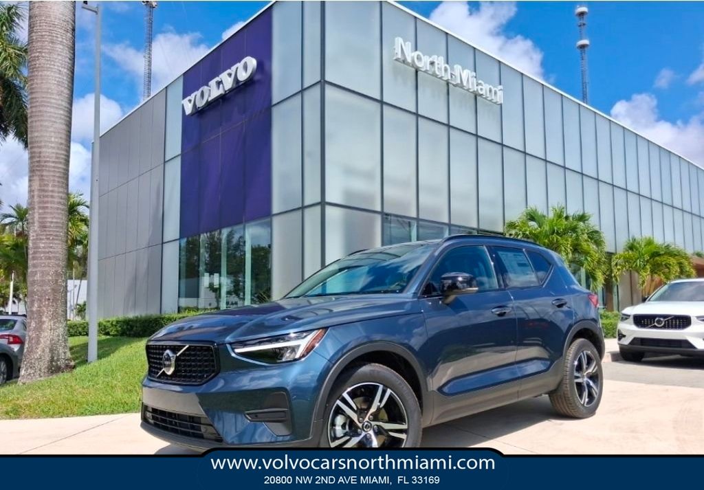 2026 Volvo XC40 Core