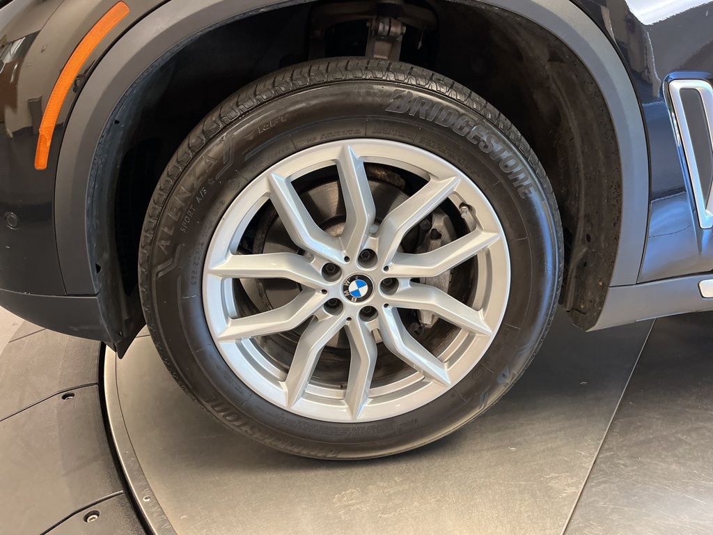 Thumbnail: 2021 BMW X5 - 10