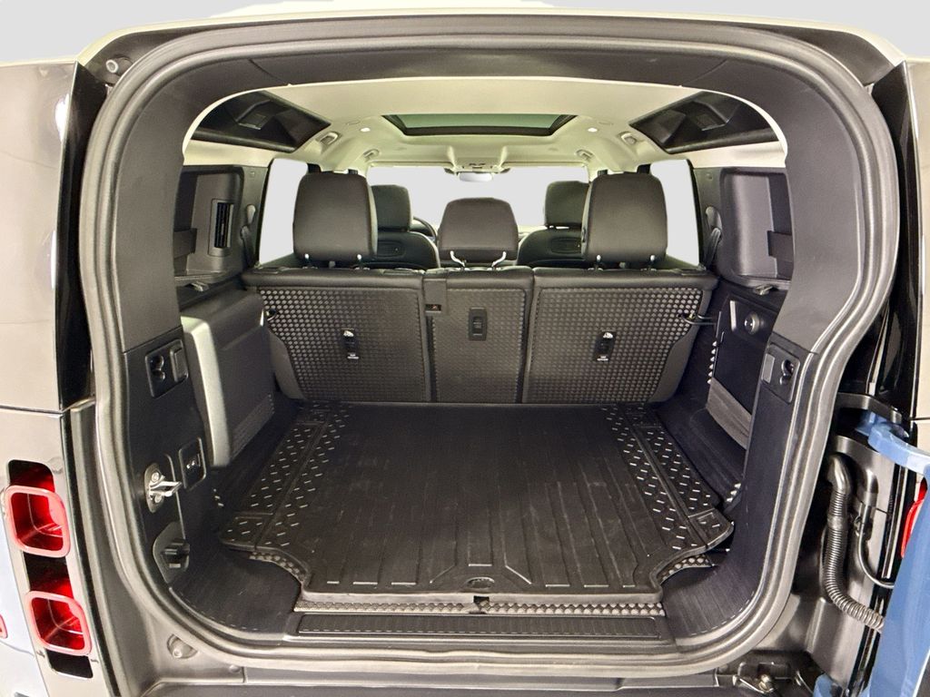 Thumbnail: 2022 Land Rover Defender - 27