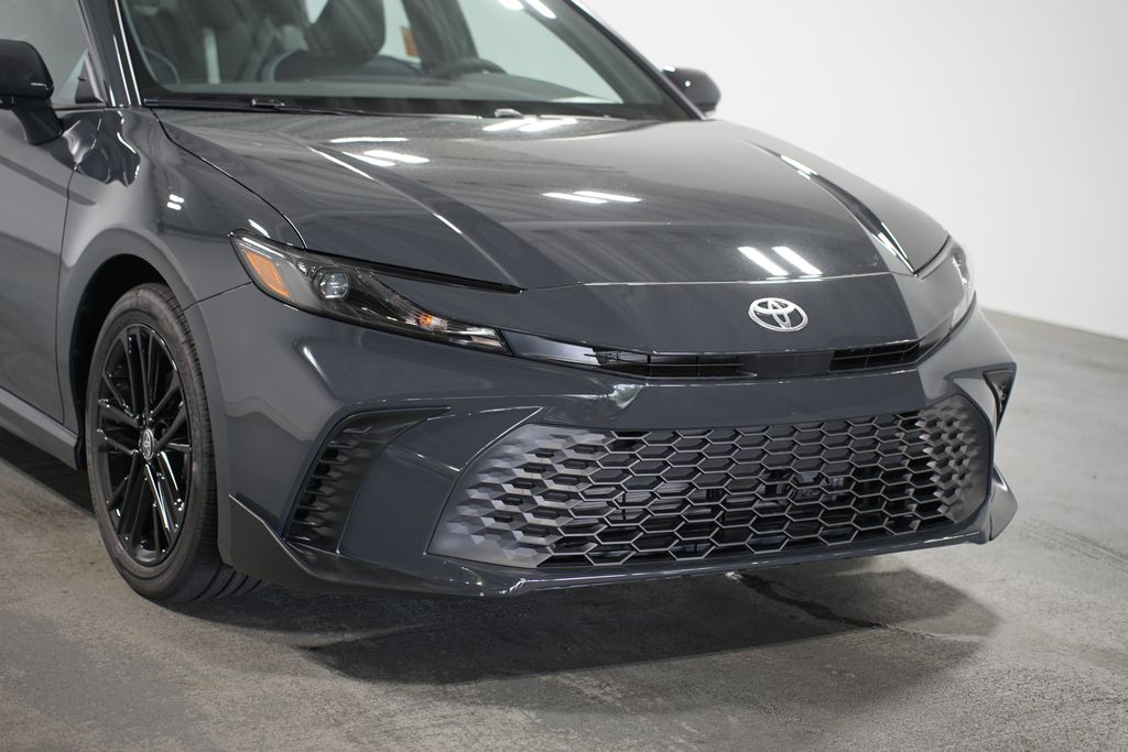 2025 Toyota Camry SE 4
