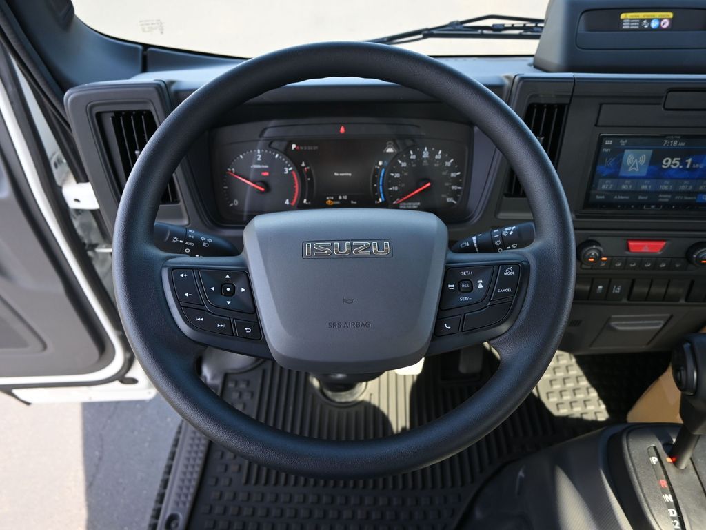2025 Isuzu NRR 