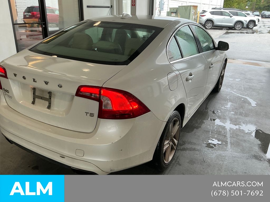Used 2015 White Volvo T5 Premier image 4