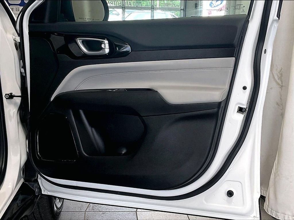2024 Jeep Compass — photo 12