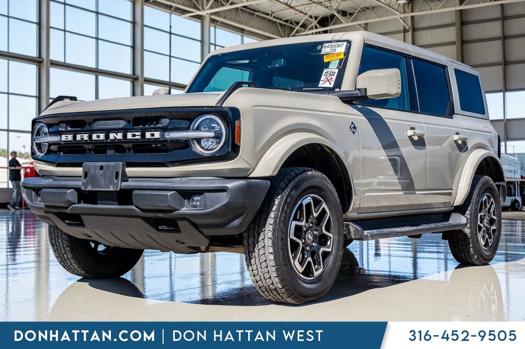 2025 Ford Bronco Outer Banks 4-Door 4WD