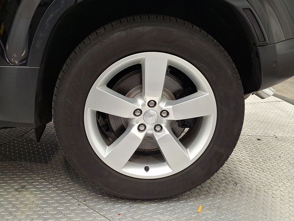 Thumbnail: 2020 Land Rover Defender - 8