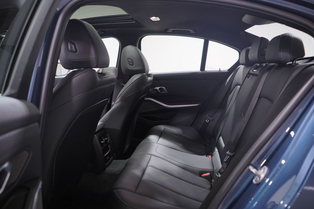 Thumbnail: 2025 BMW 3 Series - 9