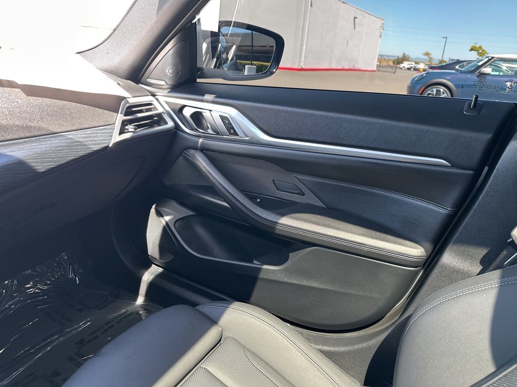Thumbnail: 2025 BMW i4 - 19
