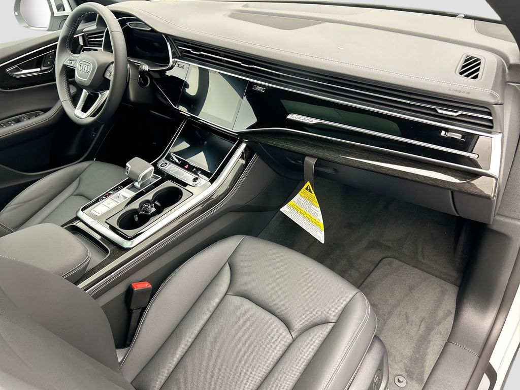 Thumbnail: 2026 Audi Q8 - 16