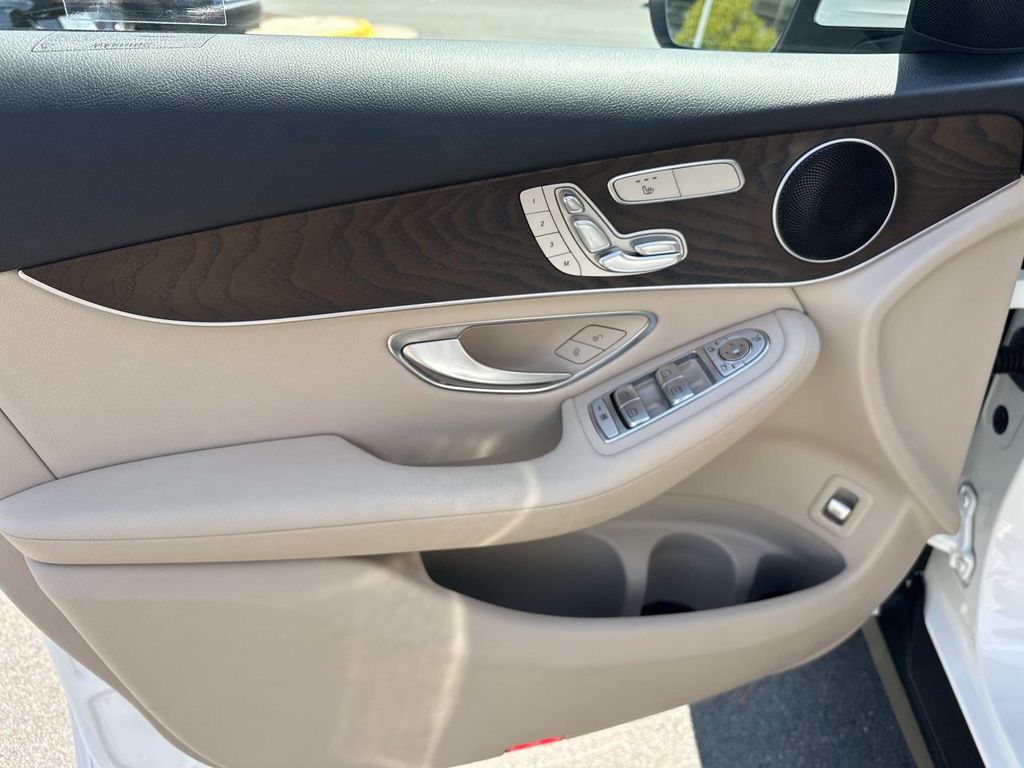 Thumbnail: 2019 Mercedes-Benz GLC - 16