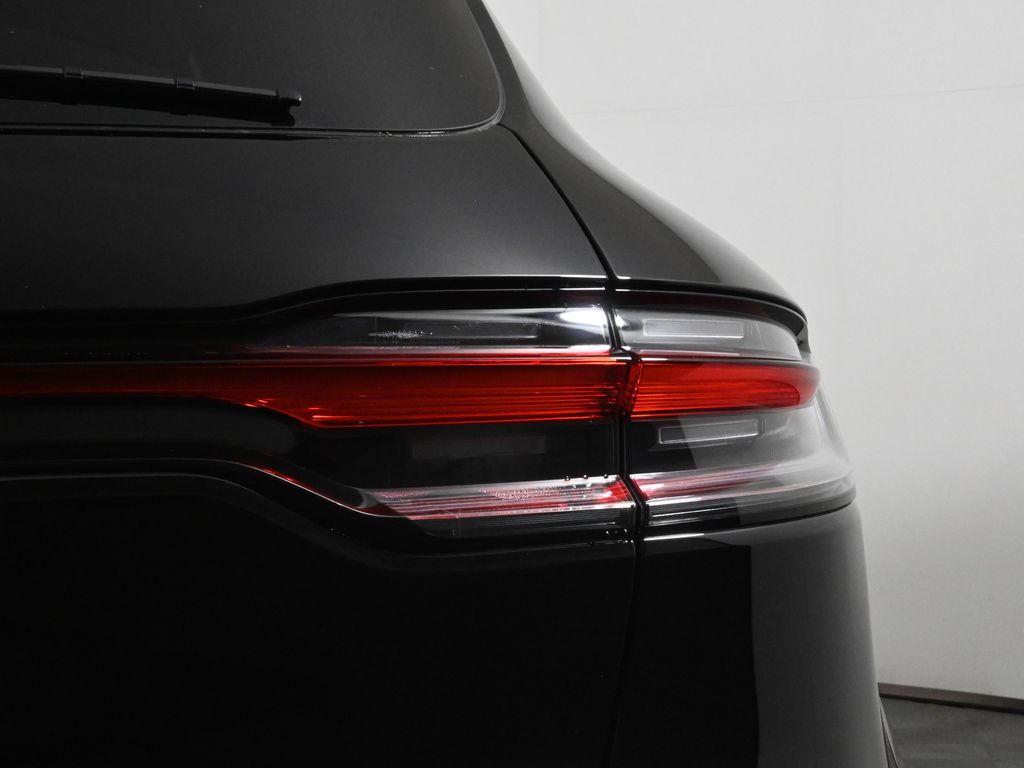 Thumbnail: 2026 Porsche Macan - 13