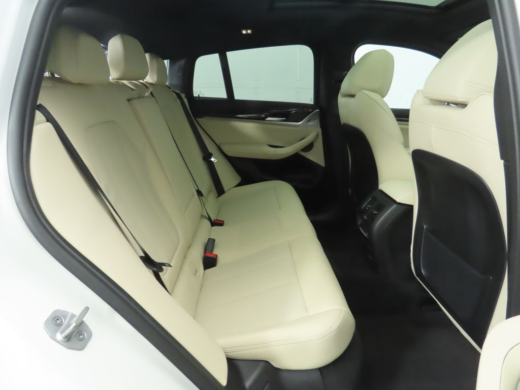 Thumbnail: 2025 BMW X4 - 23