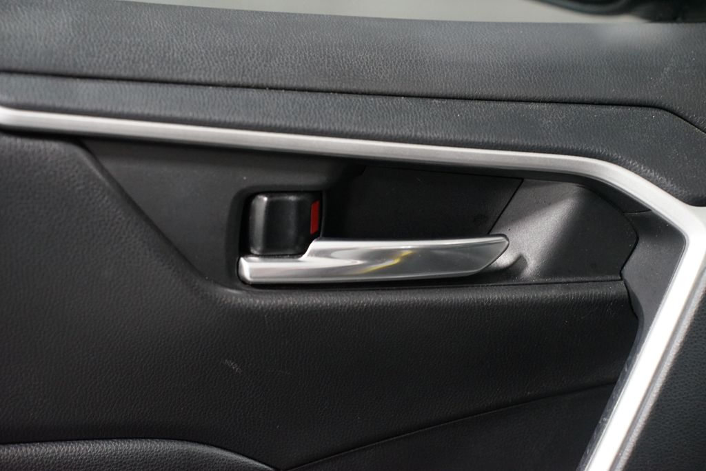 Thumbnail: 2021 Toyota RAV4 - 31