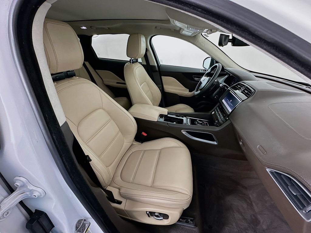 Thumbnail: 2019 Jaguar F-Pace - 27