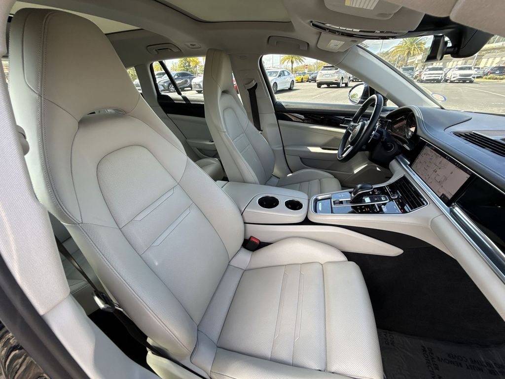 Thumbnail: 2018 Porsche Panamera - 27