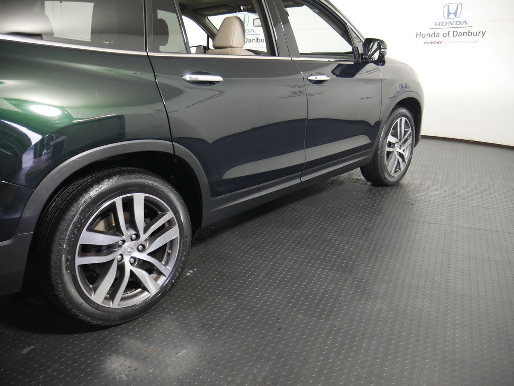 Thumbnail: 2017 Honda Pilot - 4