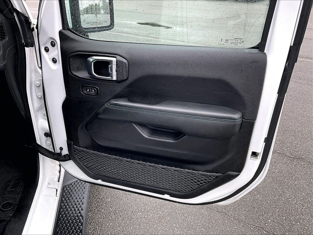 2024 Jeep Wrangler — photo 12