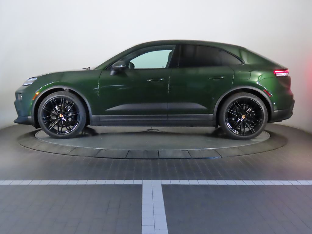 Thumbnail: 2025 Porsche Macan - 2