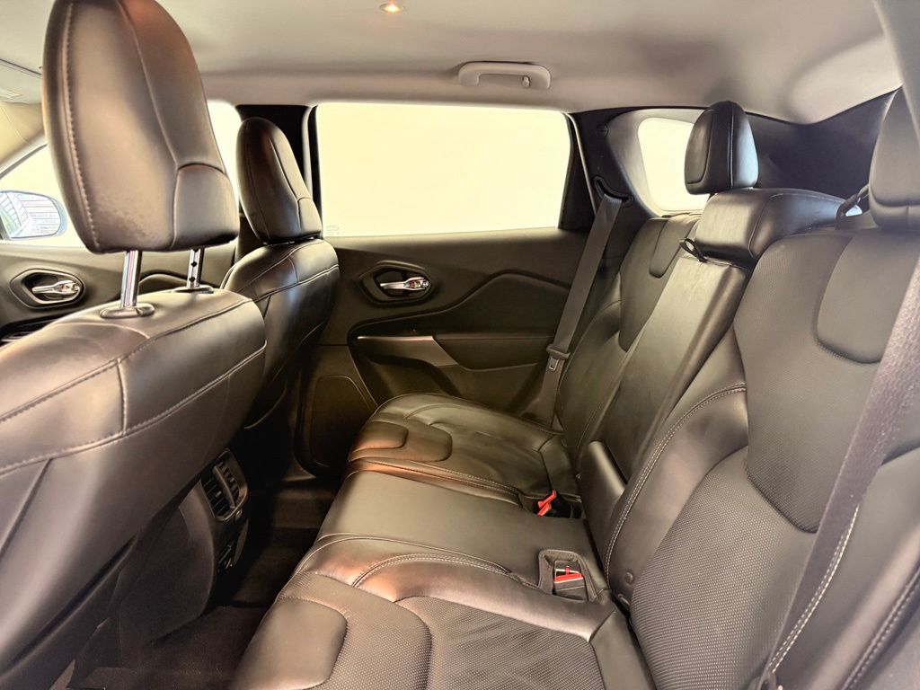 Thumbnail: 2019 Jeep Cherokee - 22