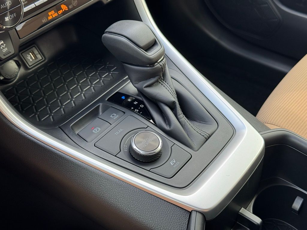 2025 Toyota RAV4 Hybrid LE photo 25