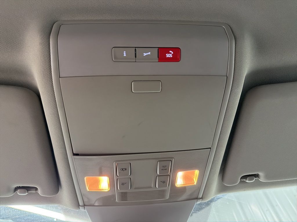 2018 Volkswagen Atlas 2.0T SE w/Technology White at DeMontrond Automotive Group