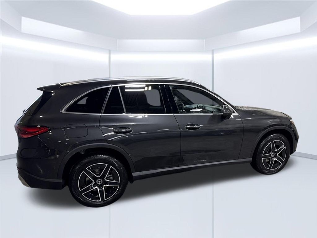 Thumbnail: 2027 Mercedes-Benz GLC - 4
