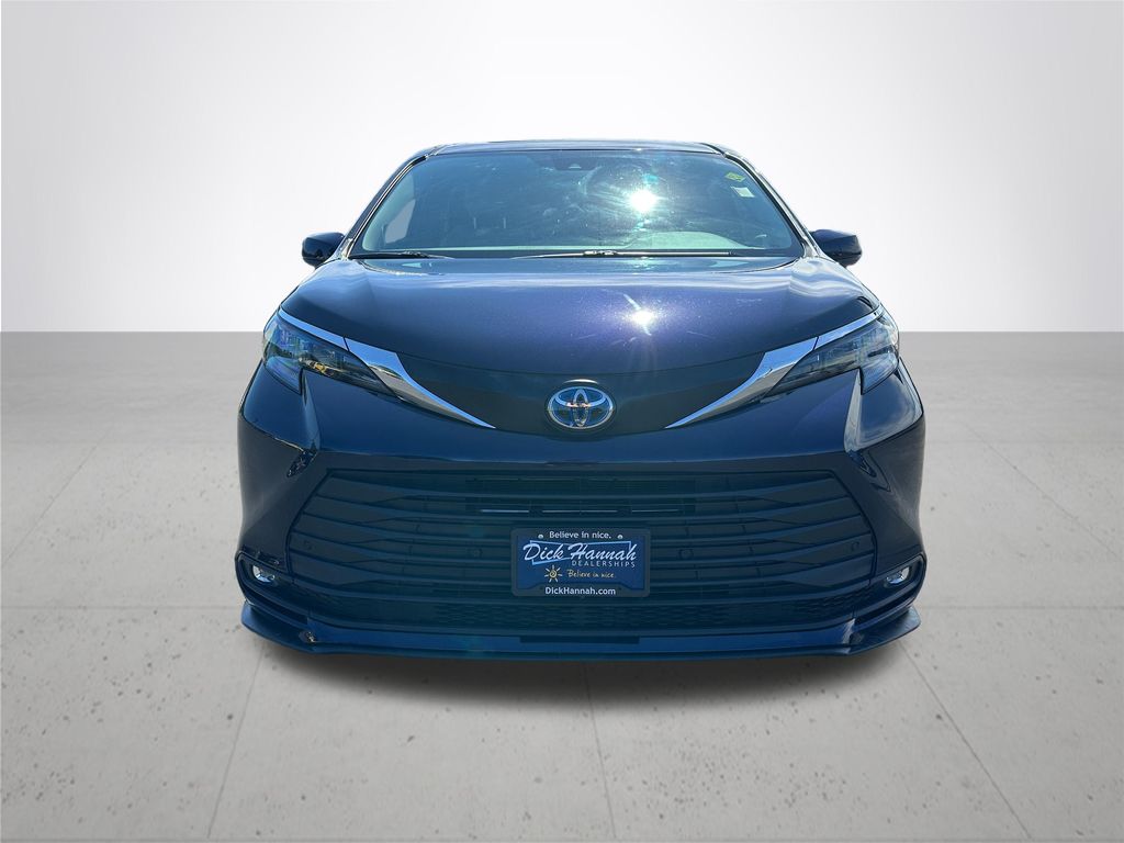 2025 Toyota Sienna XLE