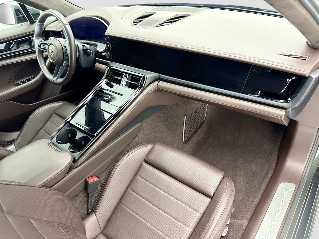 Thumbnail: 2025 Porsche Panamera - 16
