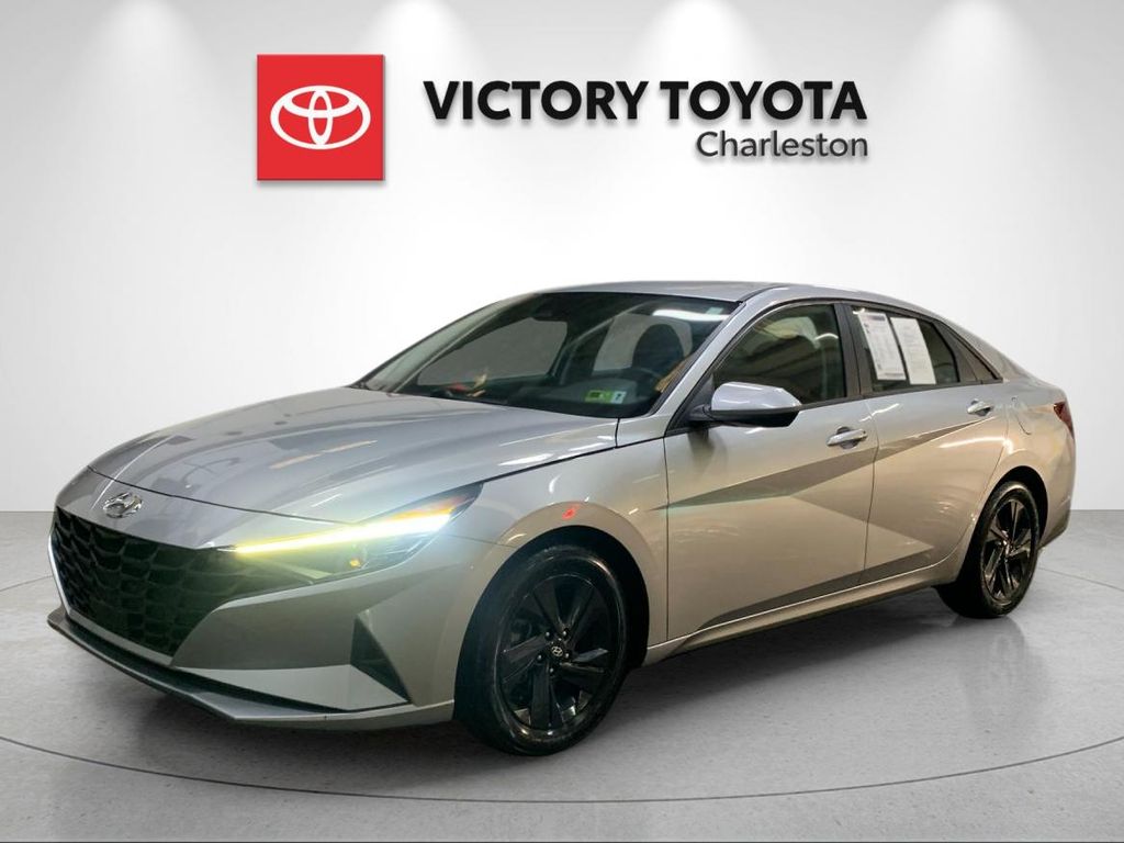 2022 Hyundai Elantra SEL FWD