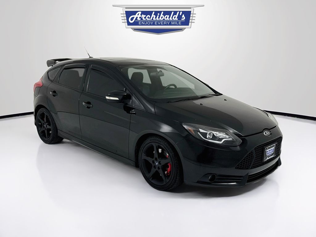 Tuxedo Black Metallic 2014 Ford Focus Hatchback Front-Wheel Drive 6-Speed Manual