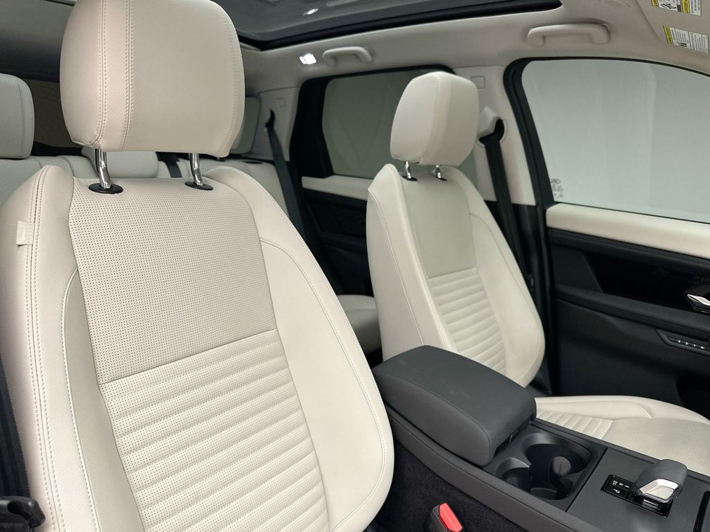 Thumbnail: 2024 Land Rover Discovery Sport - 6
