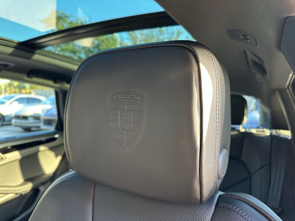 Thumbnail: 2026 Porsche Macan - 21