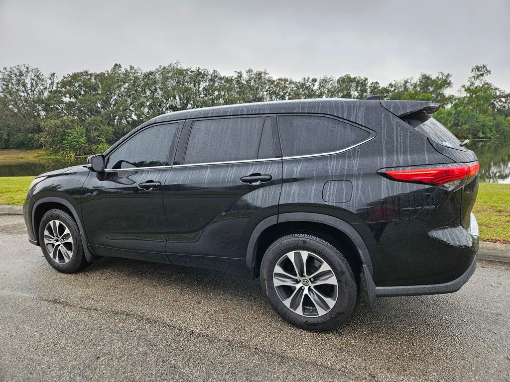 2020 Toyota Highlander XLE 3