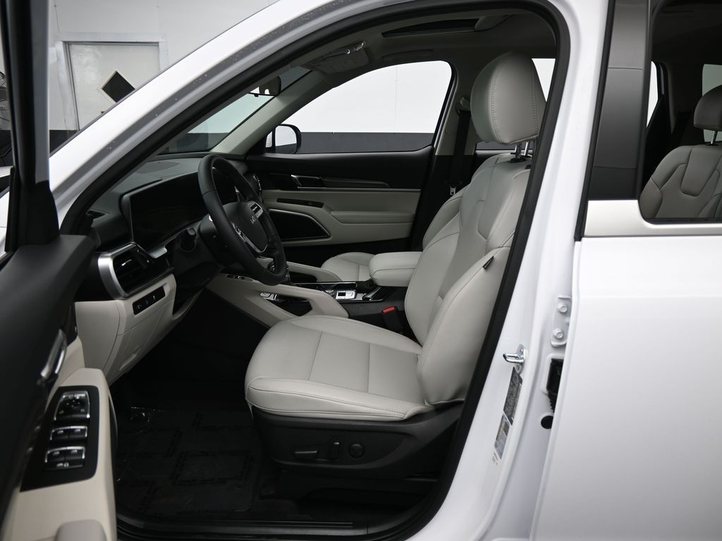 Used 2024 Glacial White Pearl Kia S image 11