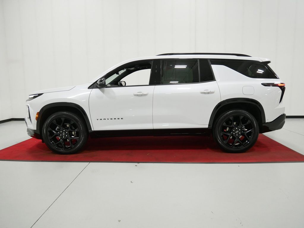 Used 2025 Chevrolet Traverse SUV