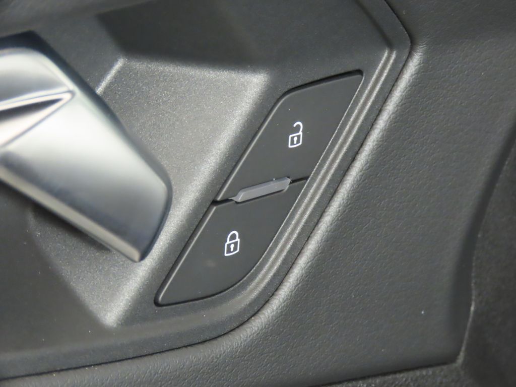 Thumbnail: 2025 Audi Q3 - 29